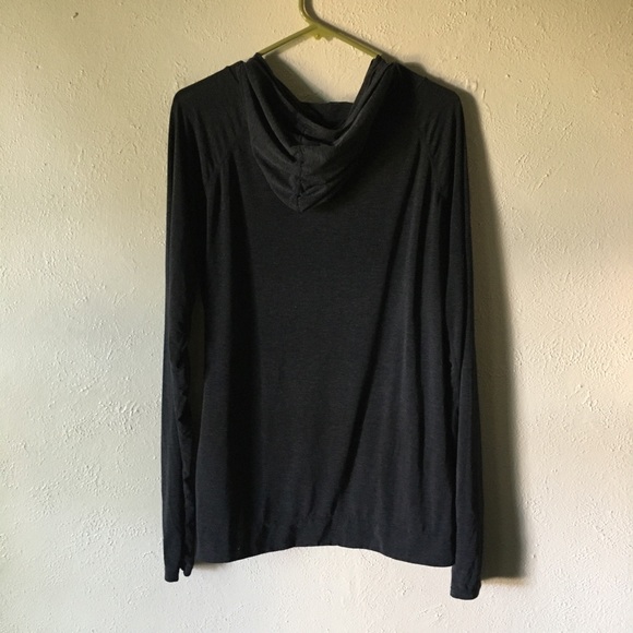 SOLD ** GAP Fit breathe grey long sleeve - Picture 4 of 7